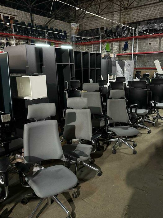 РАСПРОДАЖА офисной мебели стулья кресла на колёсиках стільці крісла