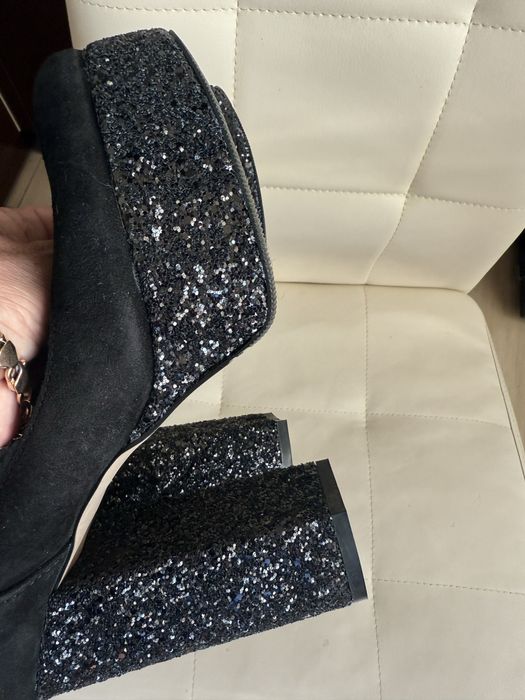 Туфли с натуральной черной замши на высоком каблуке