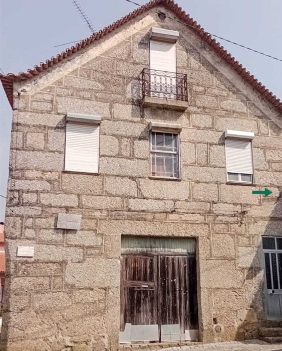 Casa com Caráter para Renovar — Entre Tondela e Carregal do Sal