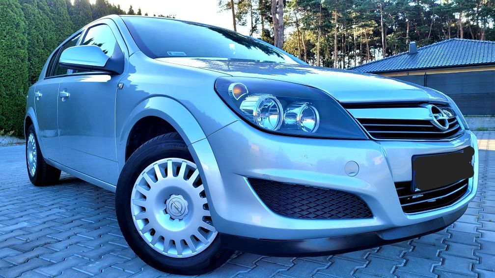 JAK NOWA!Śliczna Astra 1.6 benzyna z Klimą w stanie SALONOWYM!
