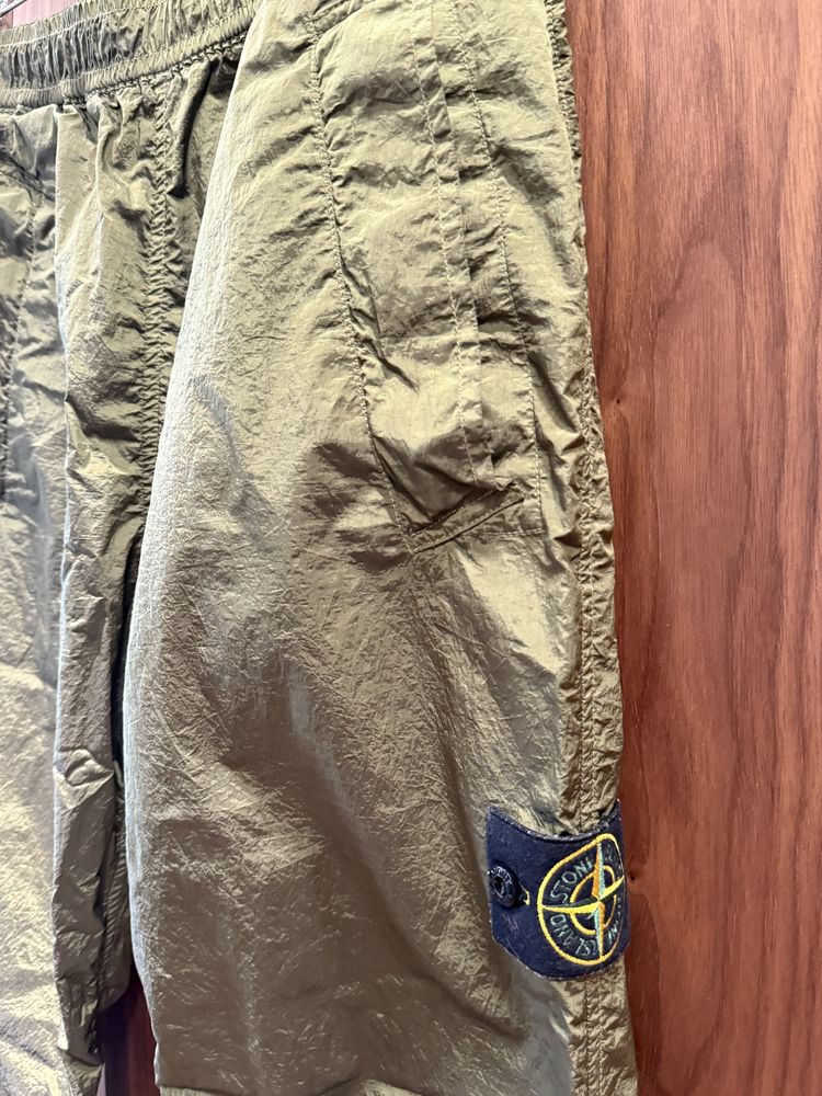 Штани stone island econyl nylon loose regular track pant green