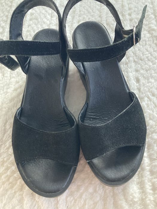 босоніжки на платформі