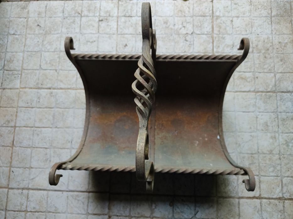 Suporte para madeira.