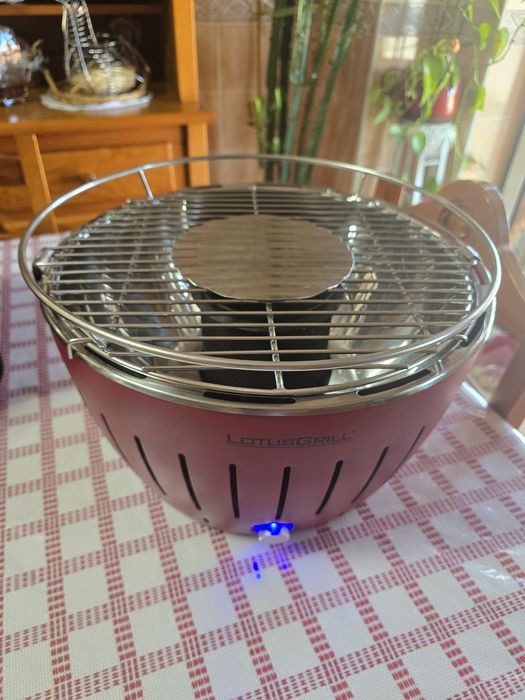 Vendo LOTUS GRILL como novo.