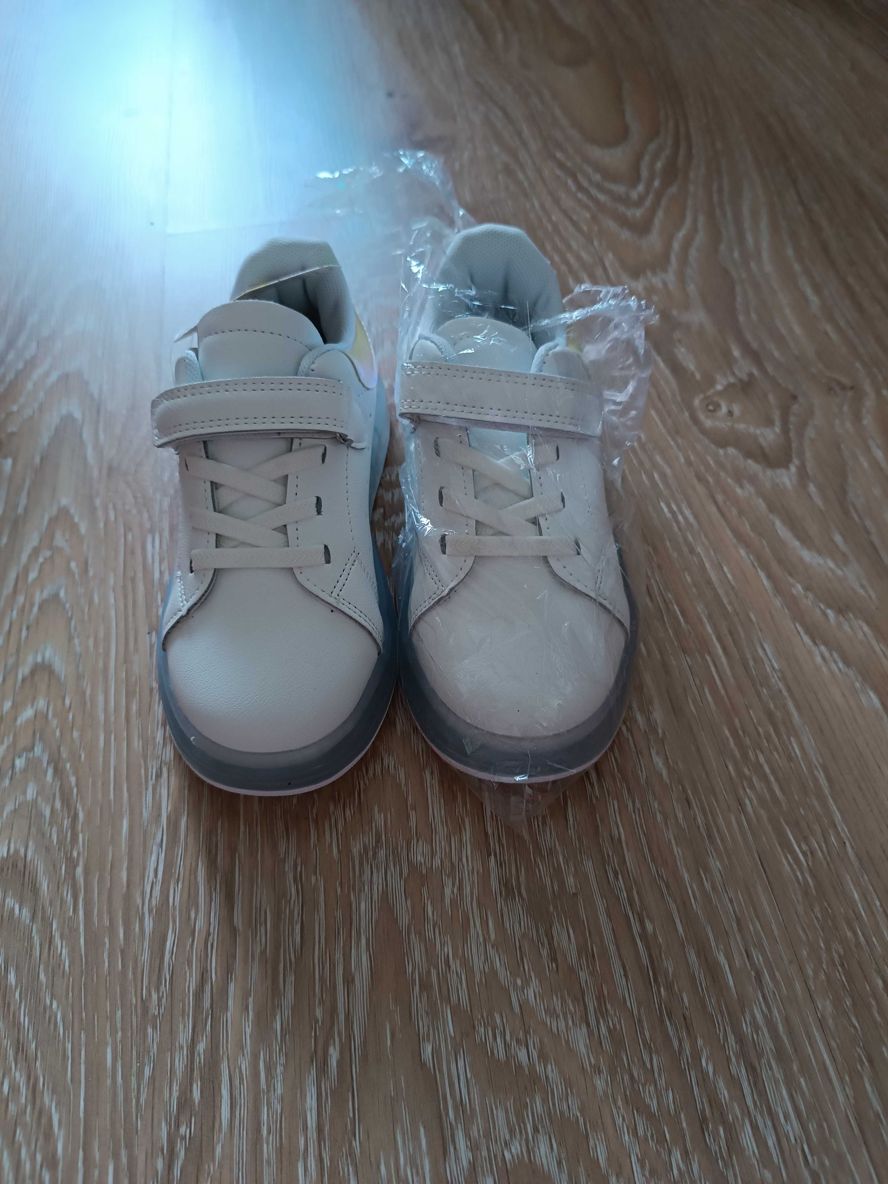 Кросівки білі для дівчинки 30 розмір (18см)