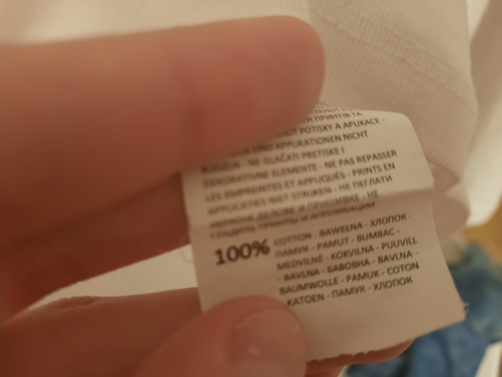 Biała koszulka z długim rękawem