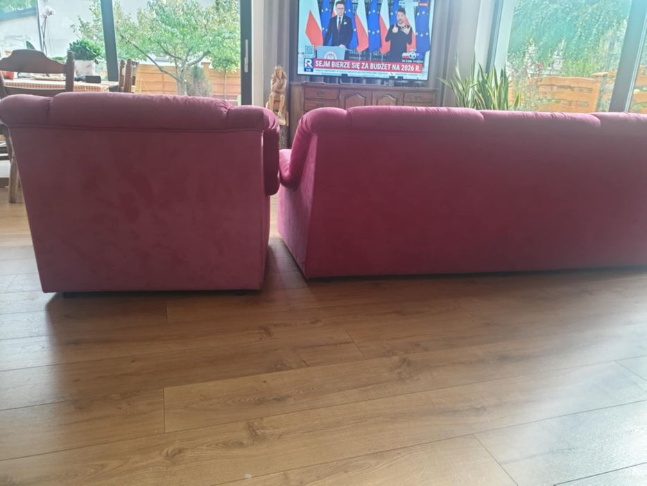 Sprzedam kanapę z 2 fotelami.