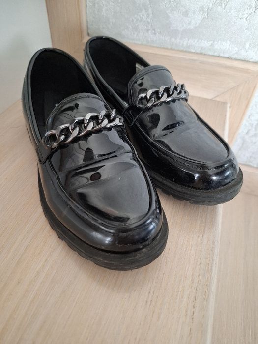 Buty loafersy dziewczęce 35 czarne lakierowane