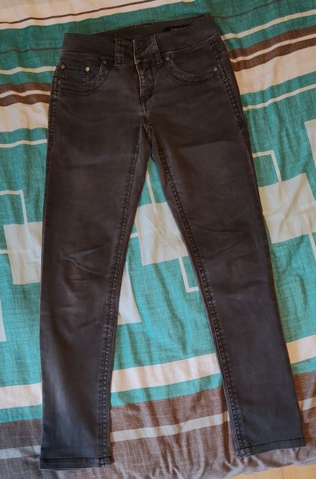 Ciemno szare jeansy 28