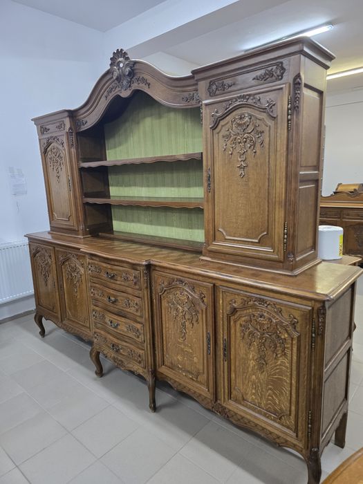 Komplet mebli w stylu ludwikowskim – kredens, barek i stół z krzesłami