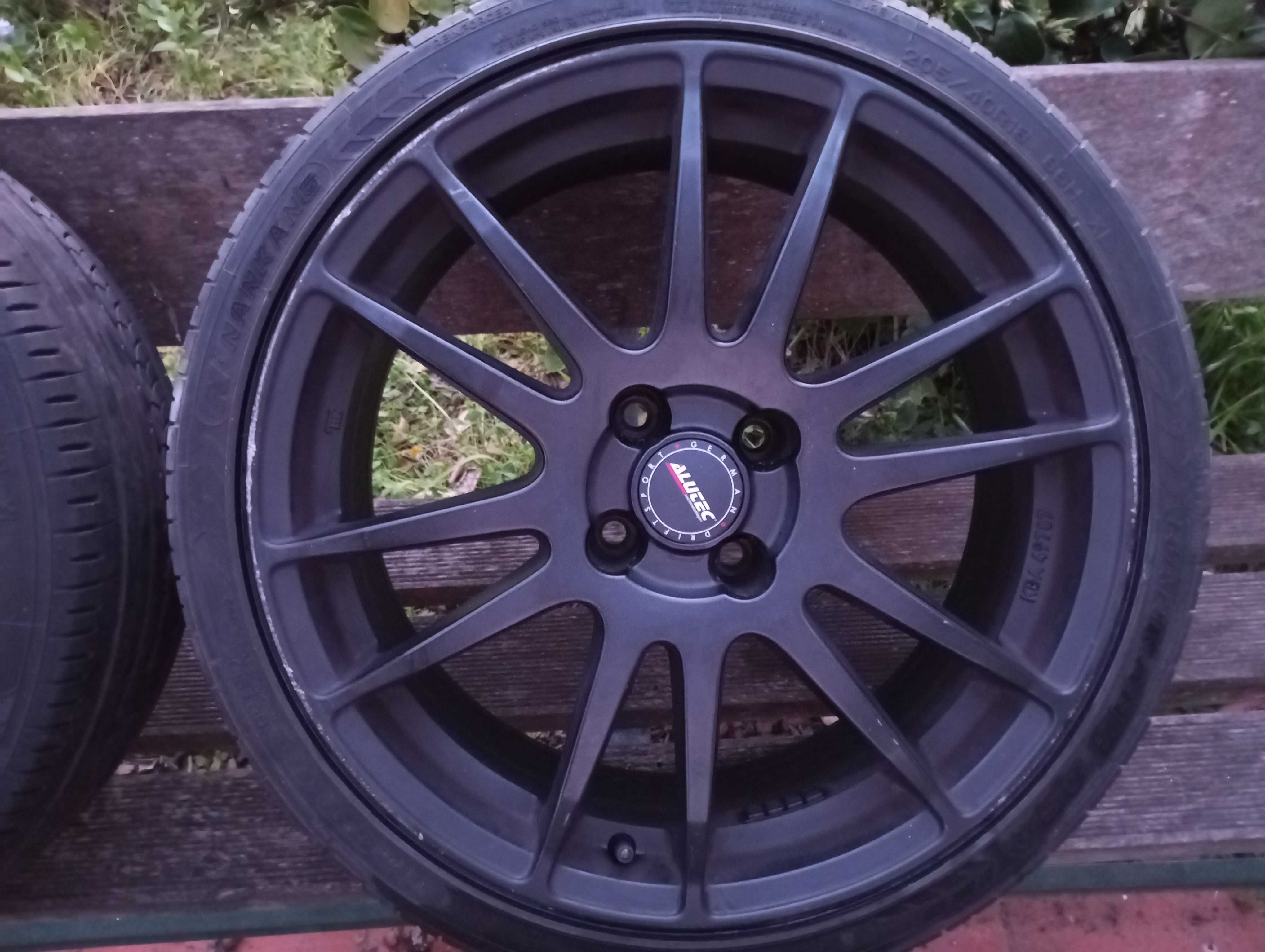 Vendo 4 Jantes Alutec Monstr com pneus Nankang
205/40/18