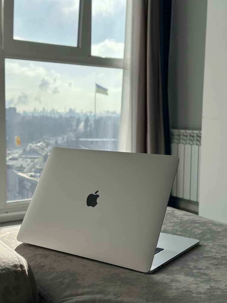 Macbook Pro 15 2017 максимальная комплектация i7/16/256