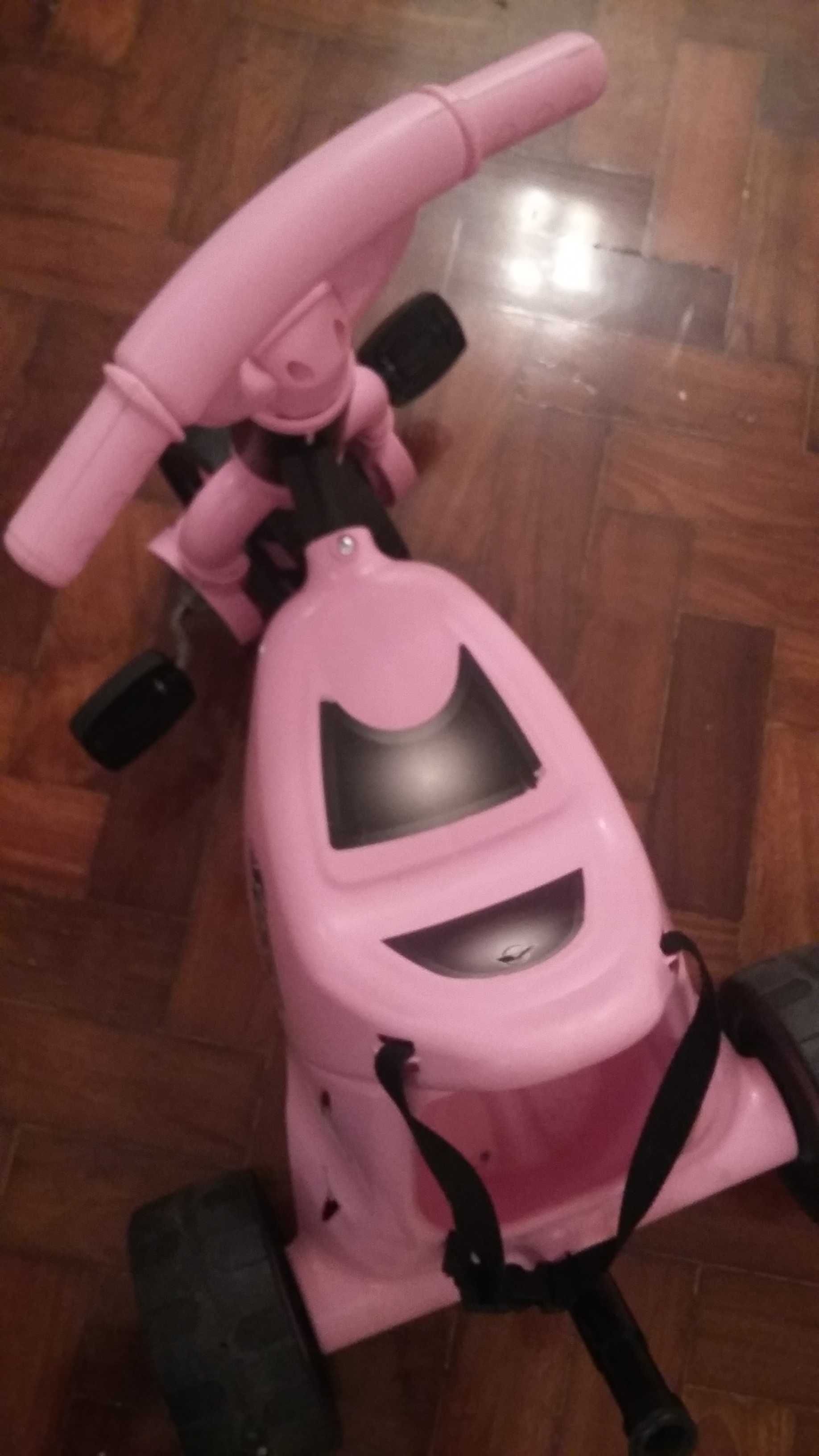 Triciclo cor de rosa