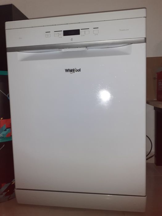 Máquina loiça Whirlpool a funcionar