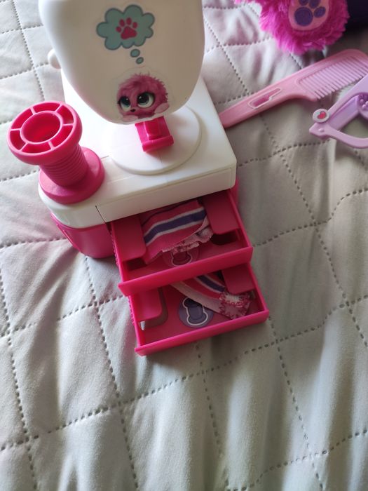 Pluszak z maszyną do szycia little live pets