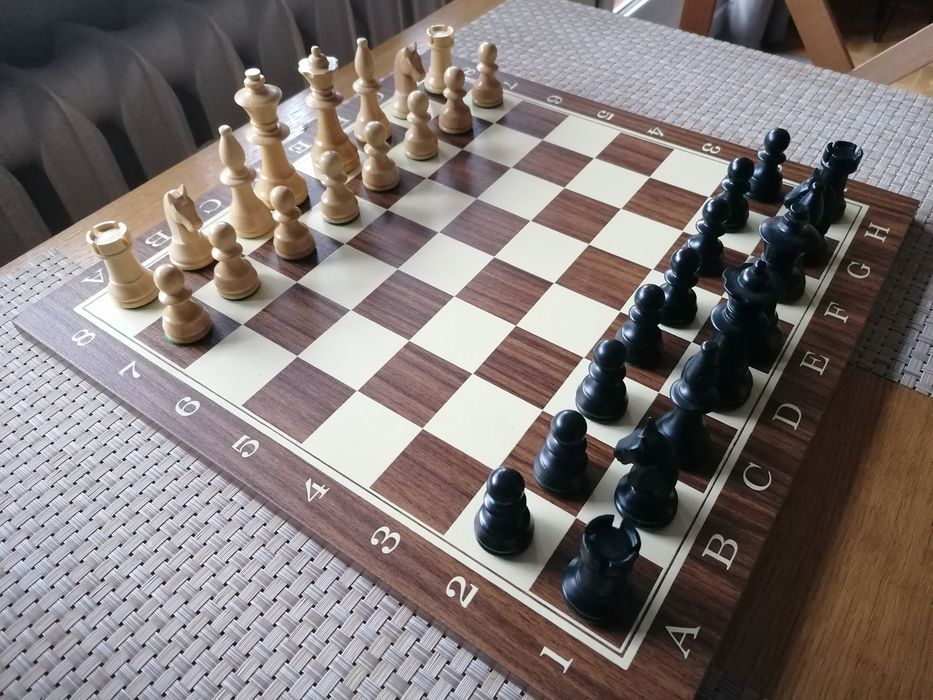 Szachy drewniane PRL  Tylko Figury