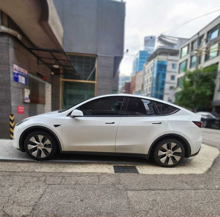 Tesla Model Y 2021 року