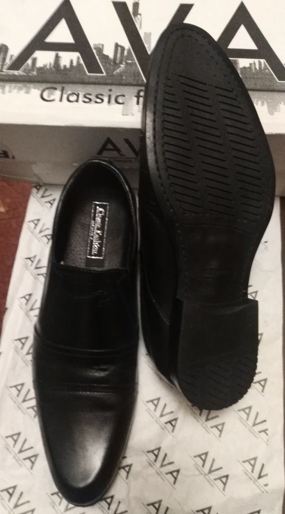 Продам чоловічі шкіряні туфлі AVA