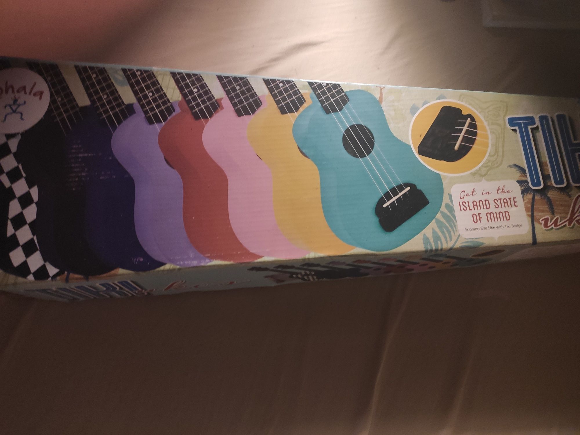 Ukulele w kolorze fioletowym