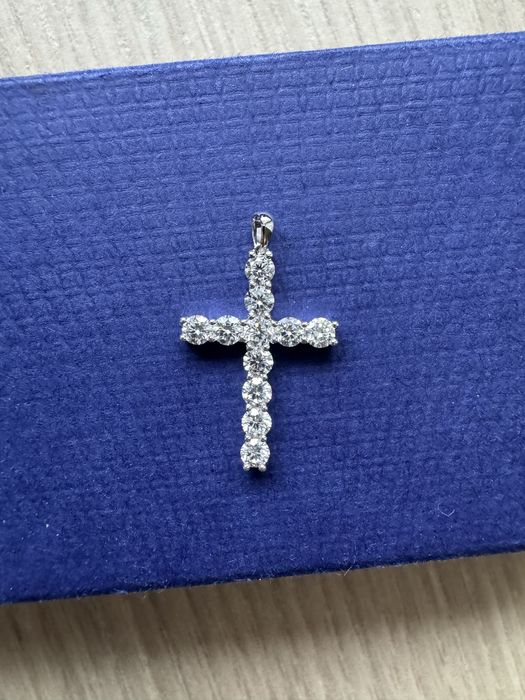 Хрестик з діамантами в сумі 1 карат