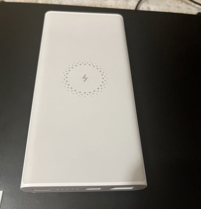 Продаю Power Bank із шнуром у комплекті, колір білий стан нового