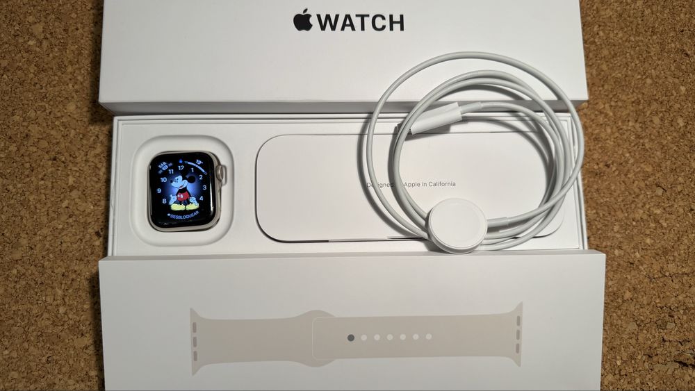 Apple Watch SE (GPS + Cellular)