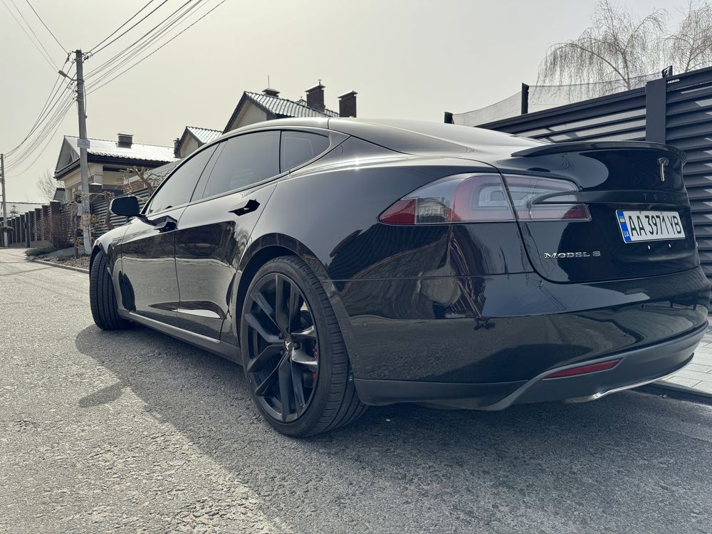 Tesla model s p85d