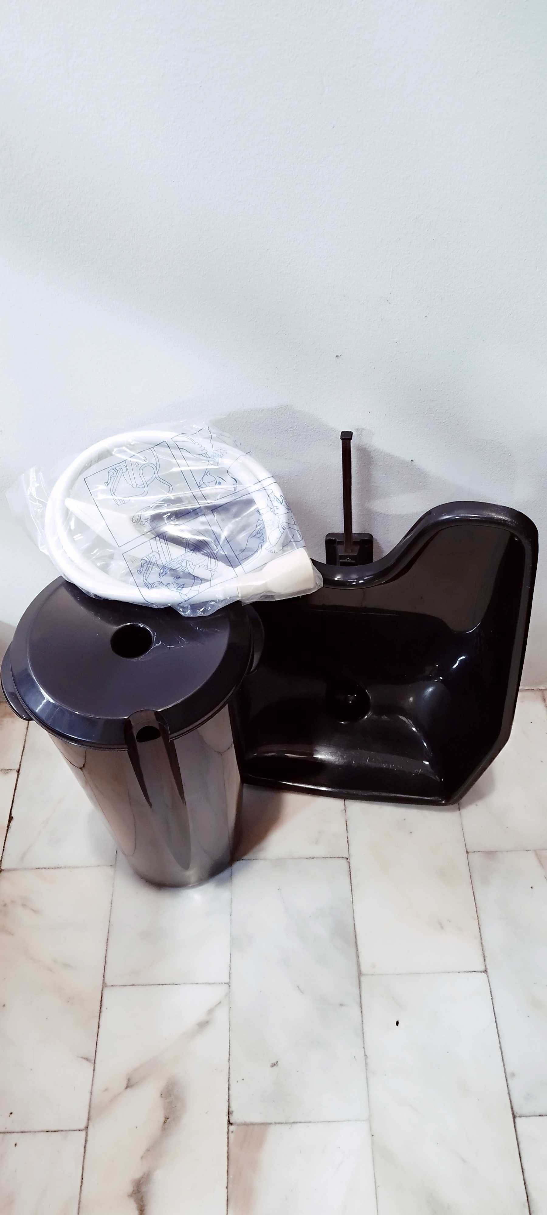 Rampa para lavar cabeças para acamados com depósito e chuveiro.