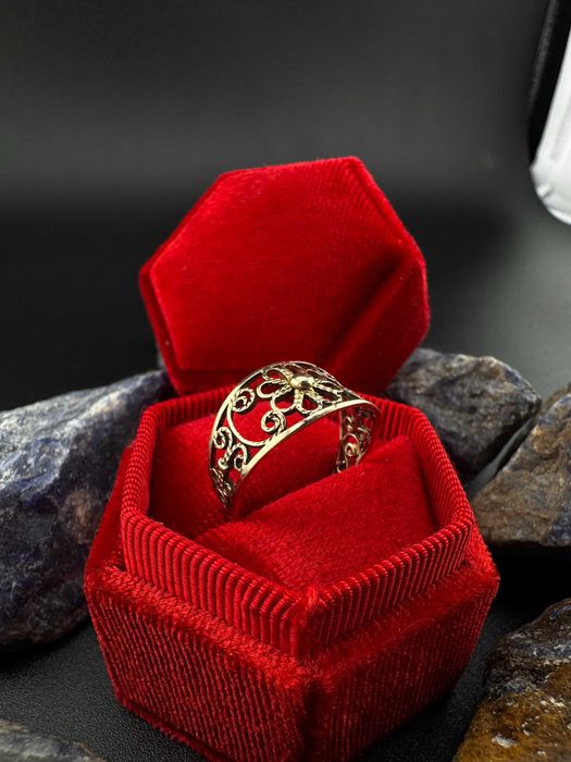 Złoty Pierścionek z Kwiatowym Motywem | JAK NOWY | 585 | 1.79g