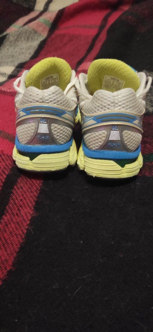 Красовки asics в гарному стані