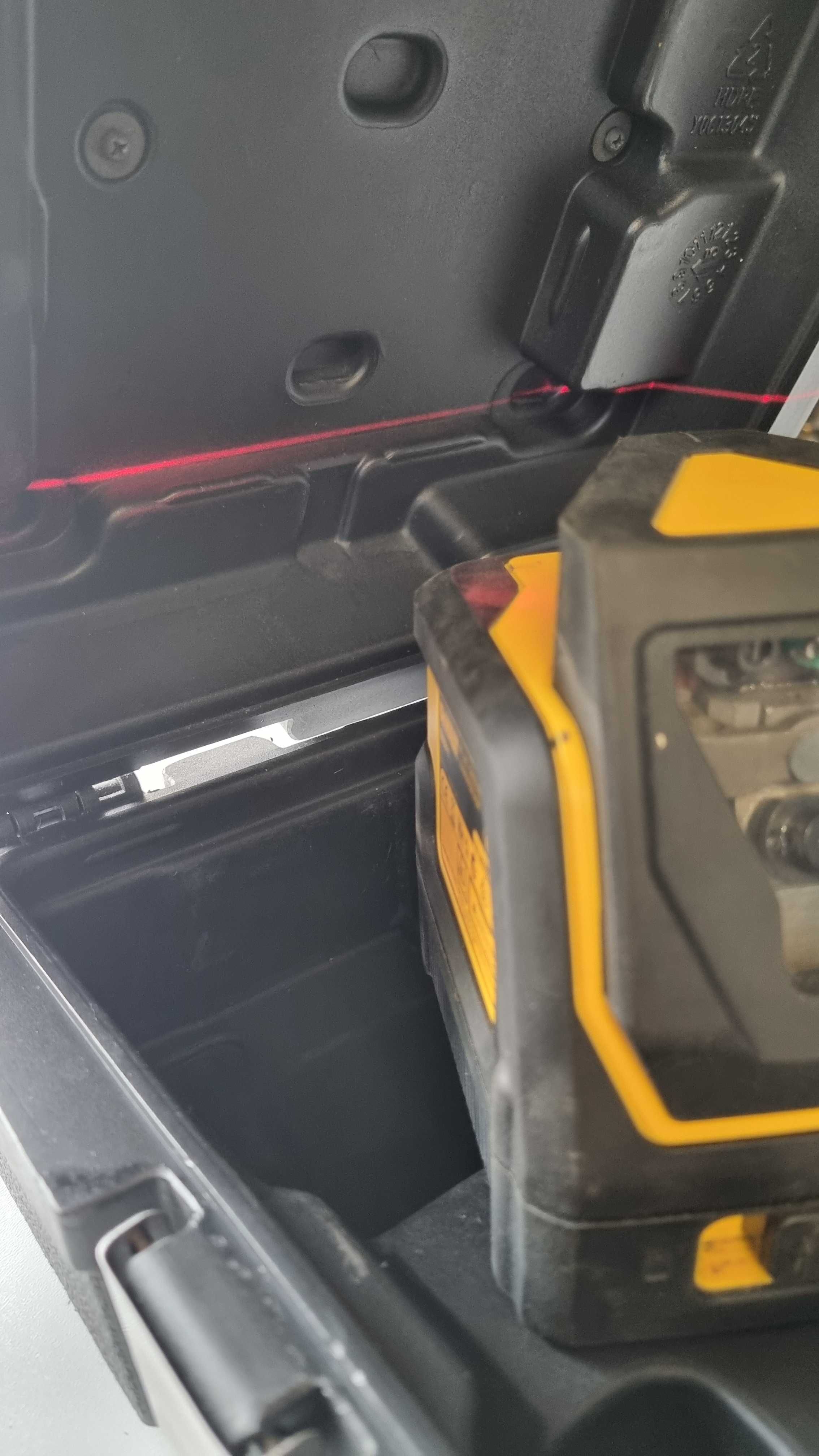 Laser Dewalt DW0811 czerwony