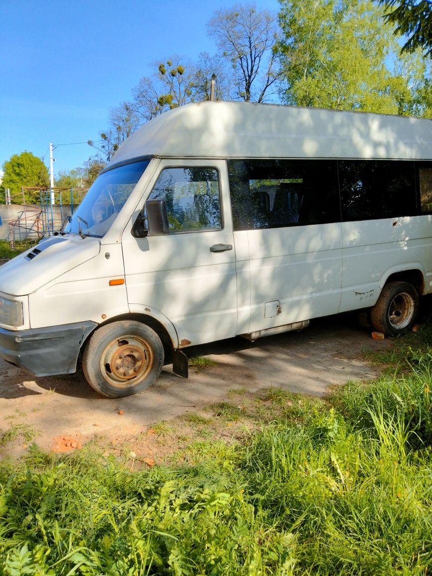 Продам бус Iveco 35.10