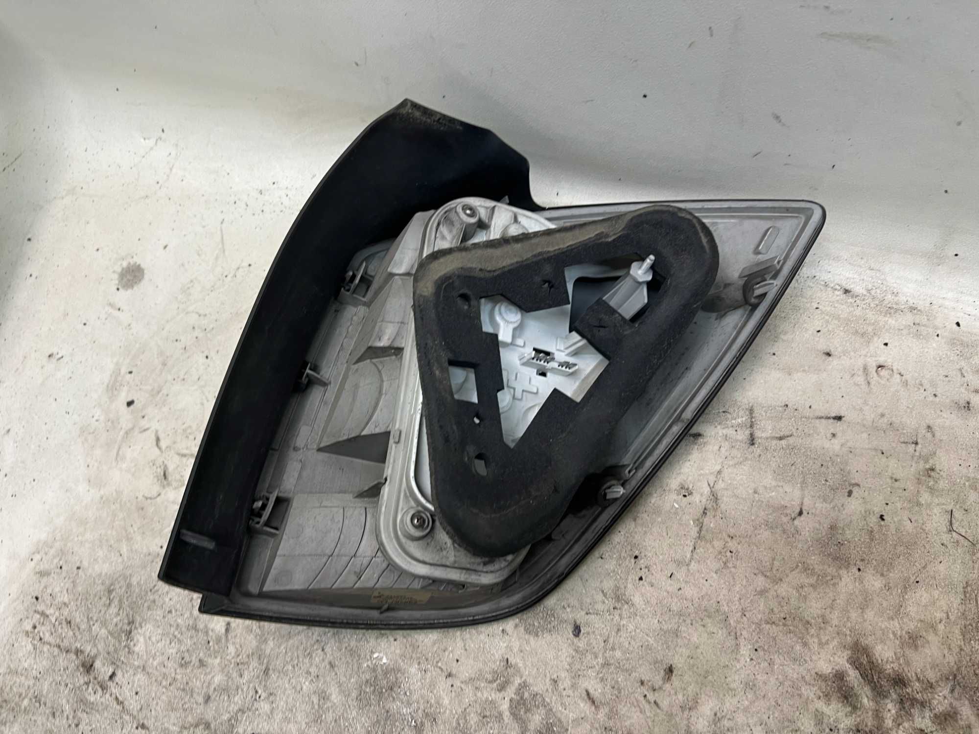 Opel Astra H Kombi Lampa Lewa Tylna Lewy Tył LT