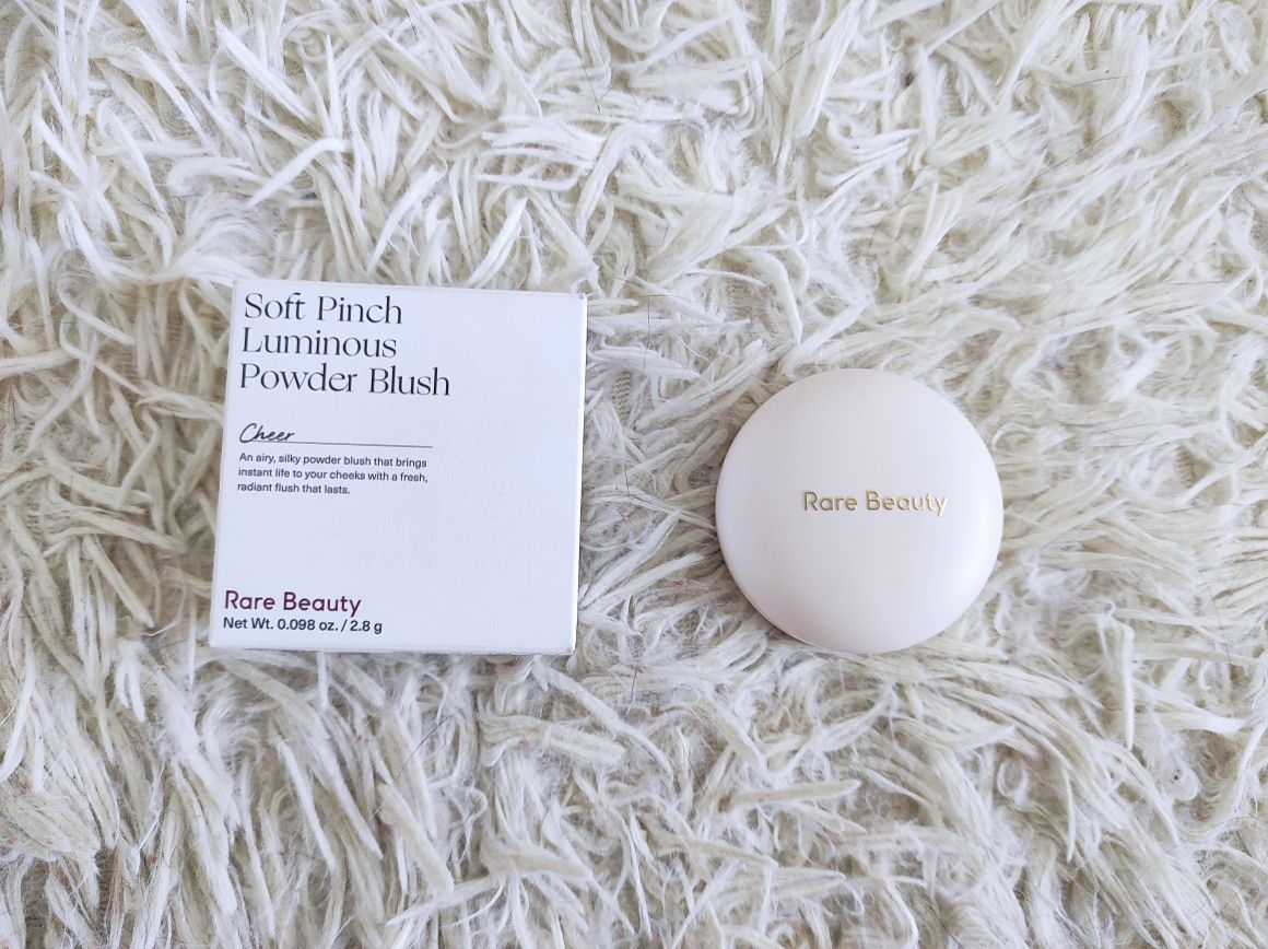 Róż pudrowy Rare Soft Pinch Luminous Blush kolor Cheer