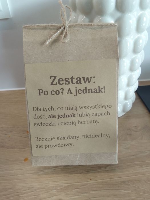 Prezent handmade dla koleżanki – gotowy zestaw w papierze kraftowym
