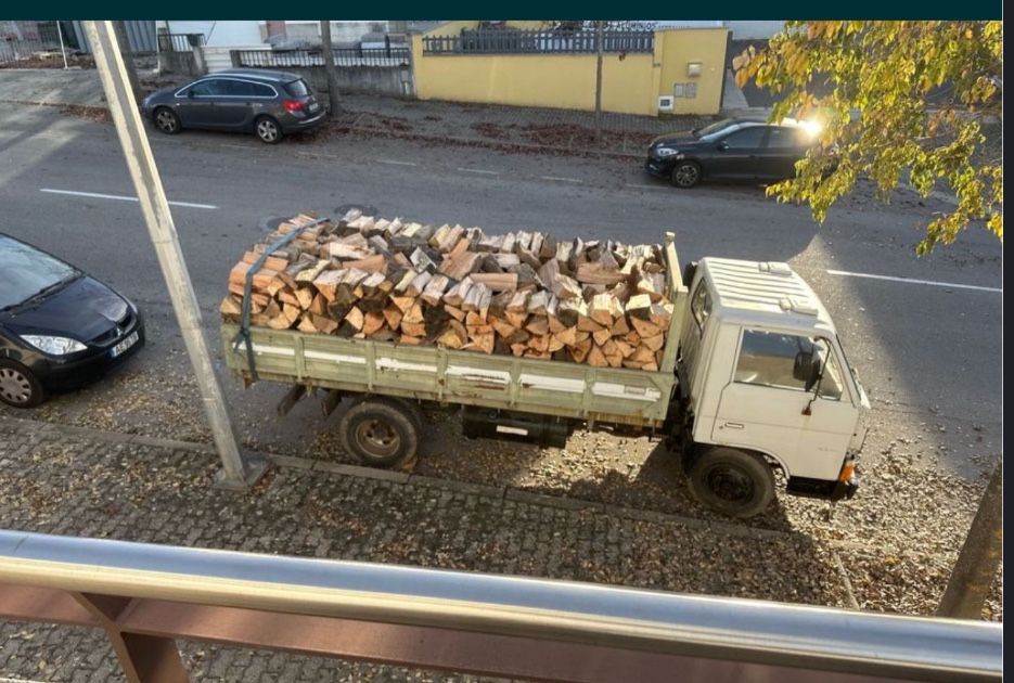 Lenha de freixo seca e boa