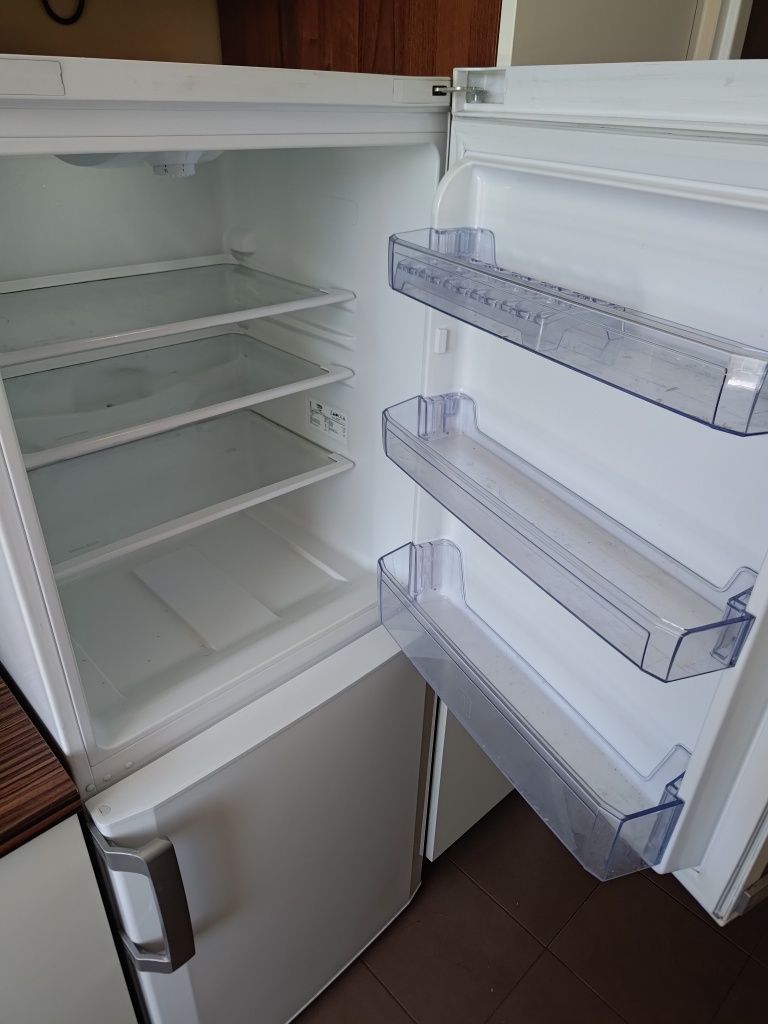 Lodówka Beko CS 226020 w 100% sprawna