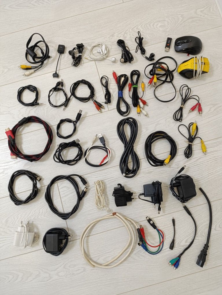 Кабели разные аудио  наушники hdmi блоки питания