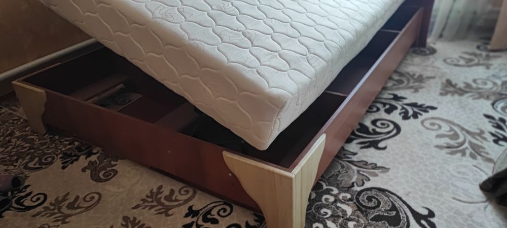 Двоспальне ліжко