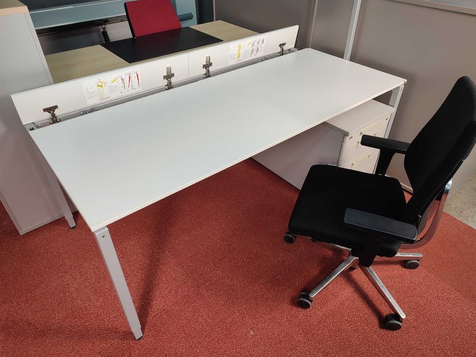 Zestaw mebli biurowych home office biurko krzesło szafka VS SEDUS