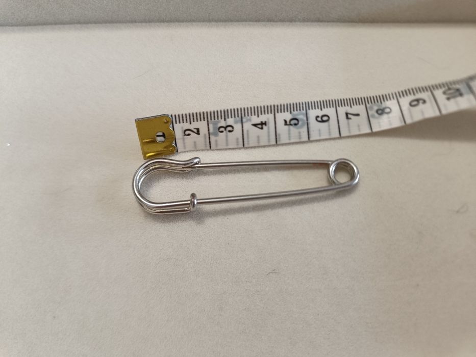 Broszka duża agrafka 6,5 cm w kolorze srebrnym