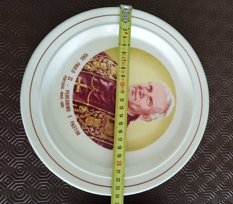 Pratos comemorativos da vista a Portugal do Papa João Paulo II