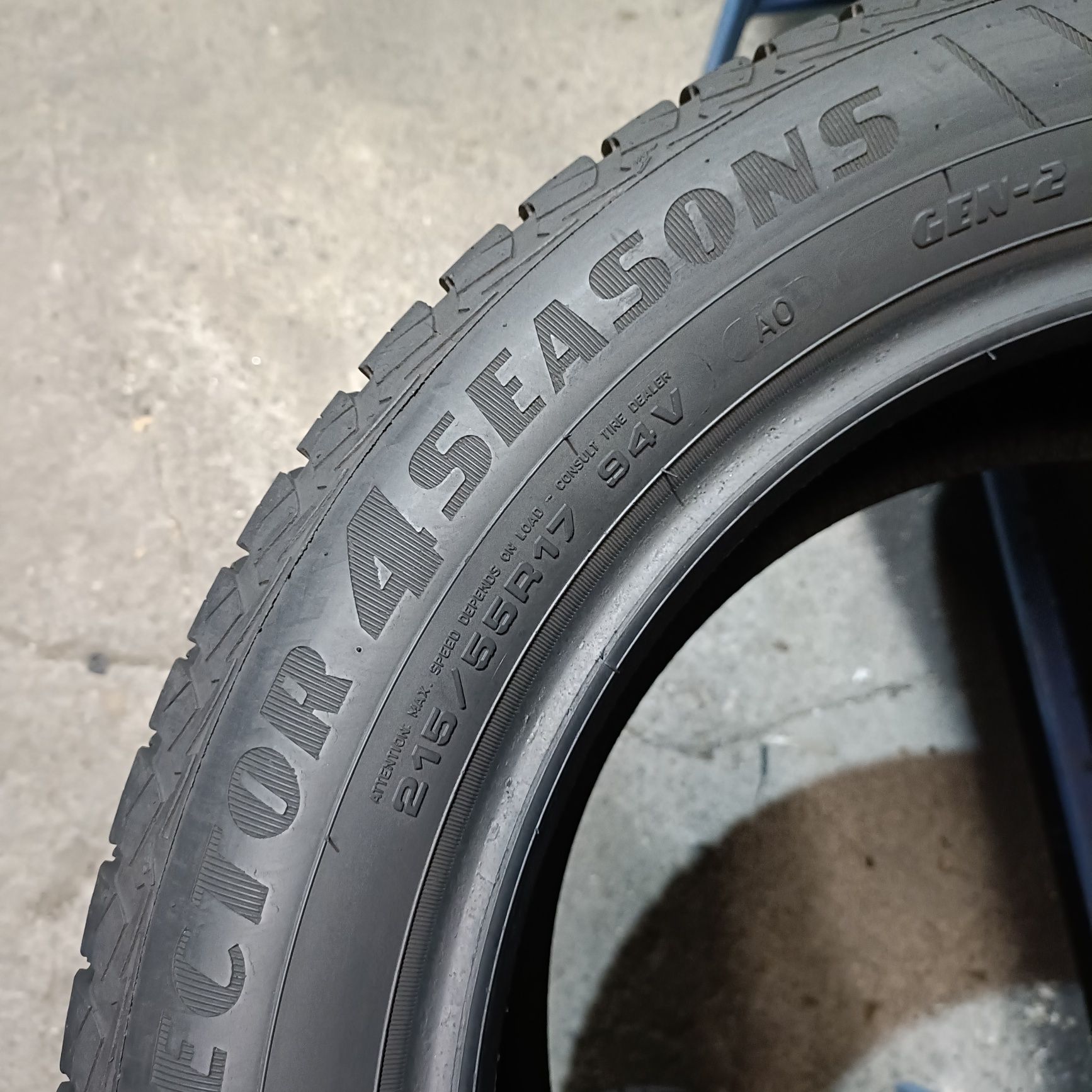 2 lub 4x 215/55r17 Goodyear Vector 4 seasons z 2021r 7.5mm