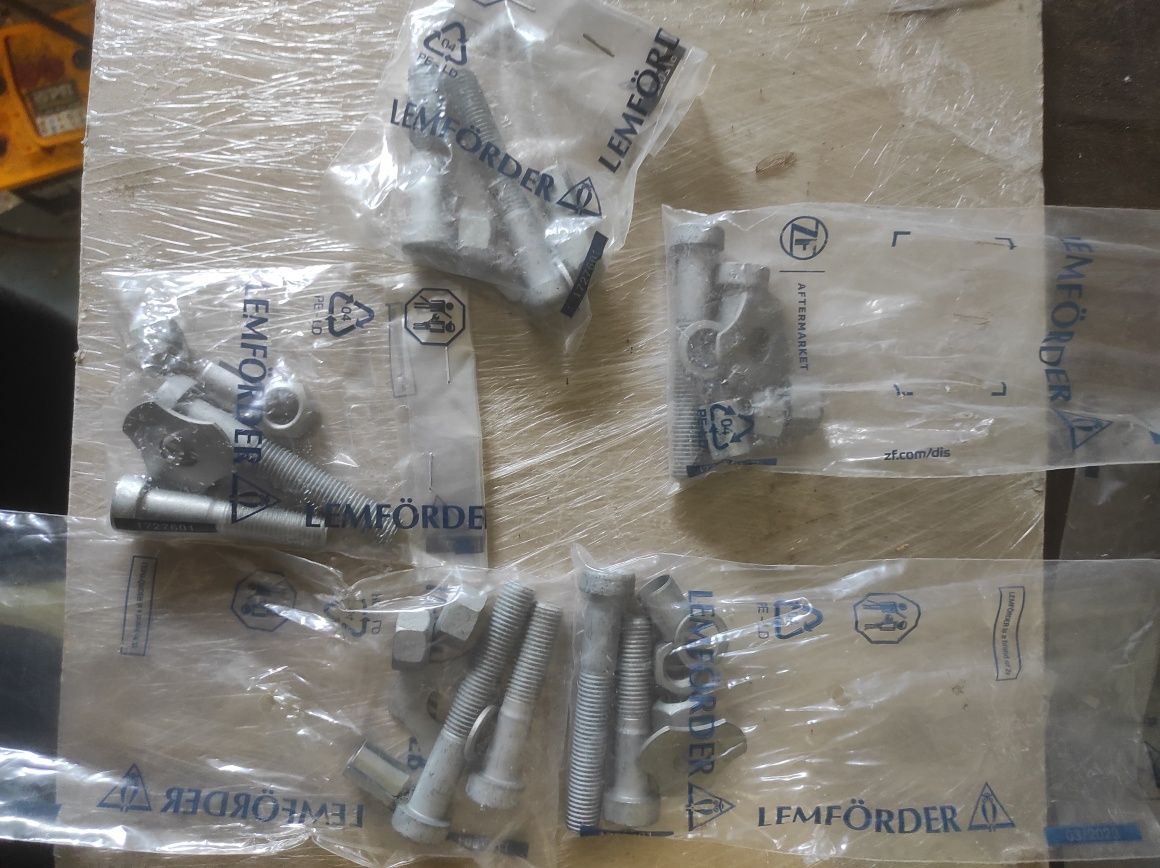 Болти кріплення важелів задньої підвіски Мерседес Бенц. Lemforder.
