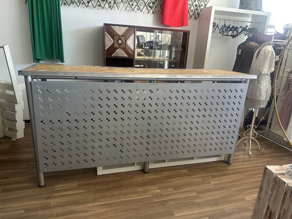 Balcao de loja ferro e tampo madeira