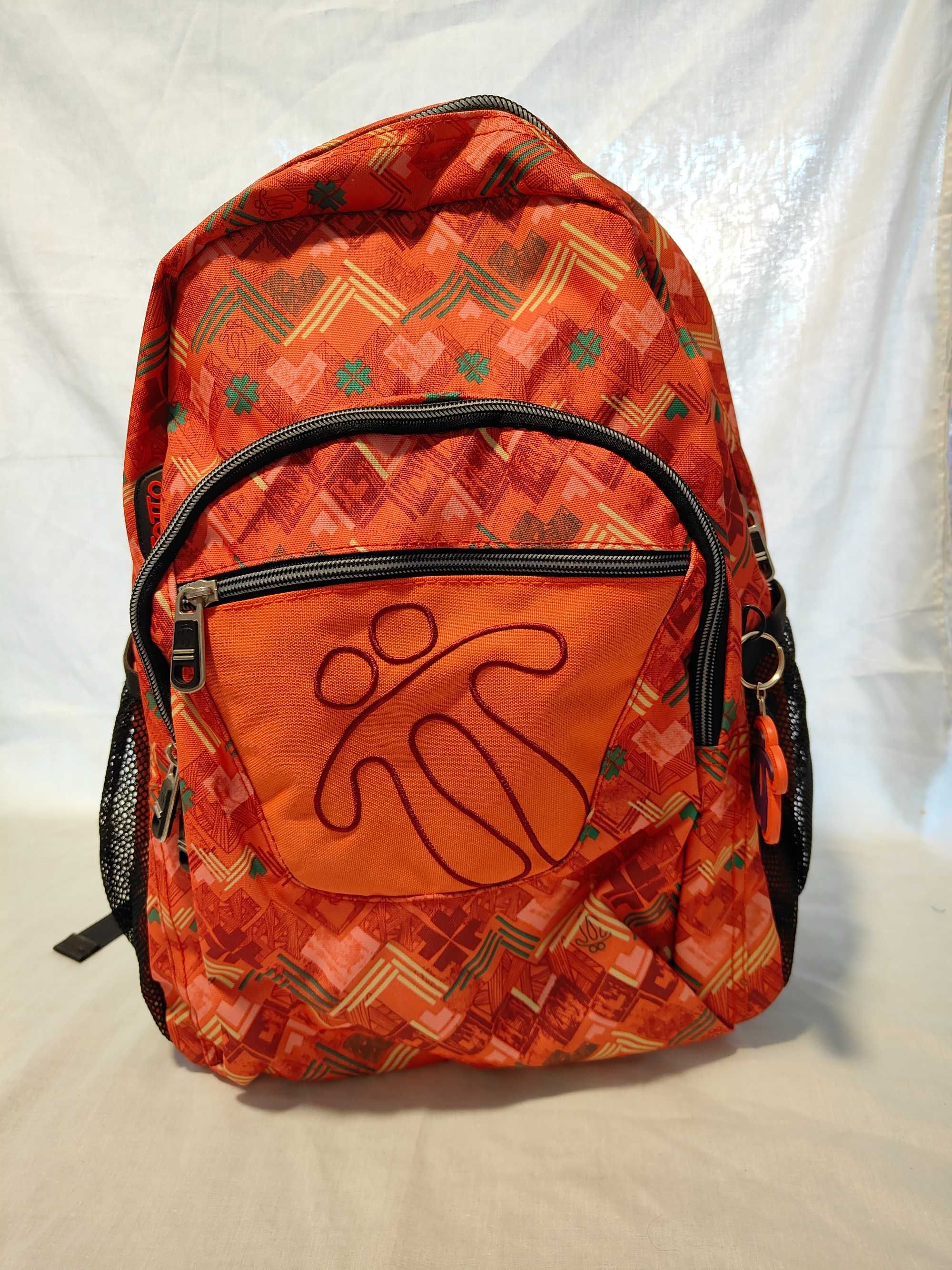Mochilas TOTTO com etiqueta