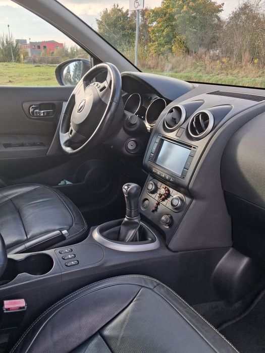 Nissan Qashqai 1.6 kolor czarny metalik