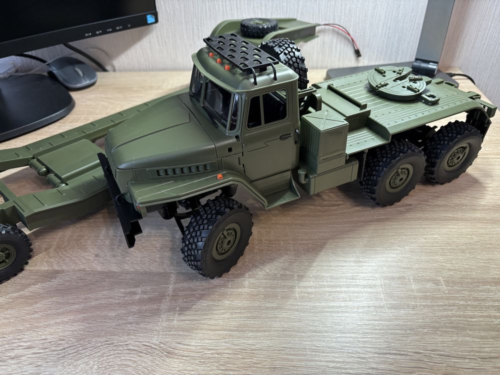 Радіокерована вантажівка з причіпом Урал WPL b36-3