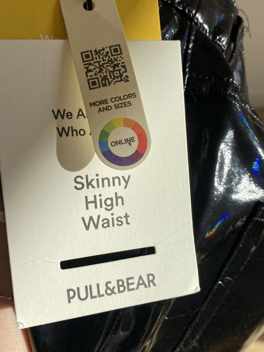 Czarne lakierowane spodnie z efektem holograficznym – Pull&Bear 38