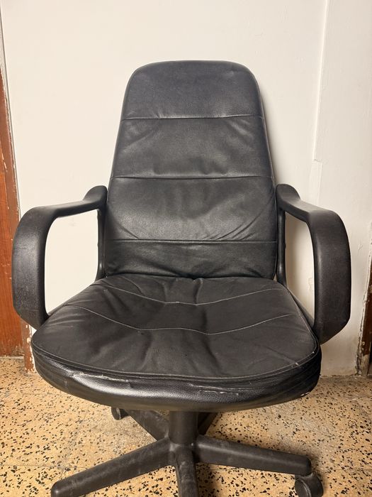 Vendo 2 cadeiras de MESA DE COMPUTADOR
